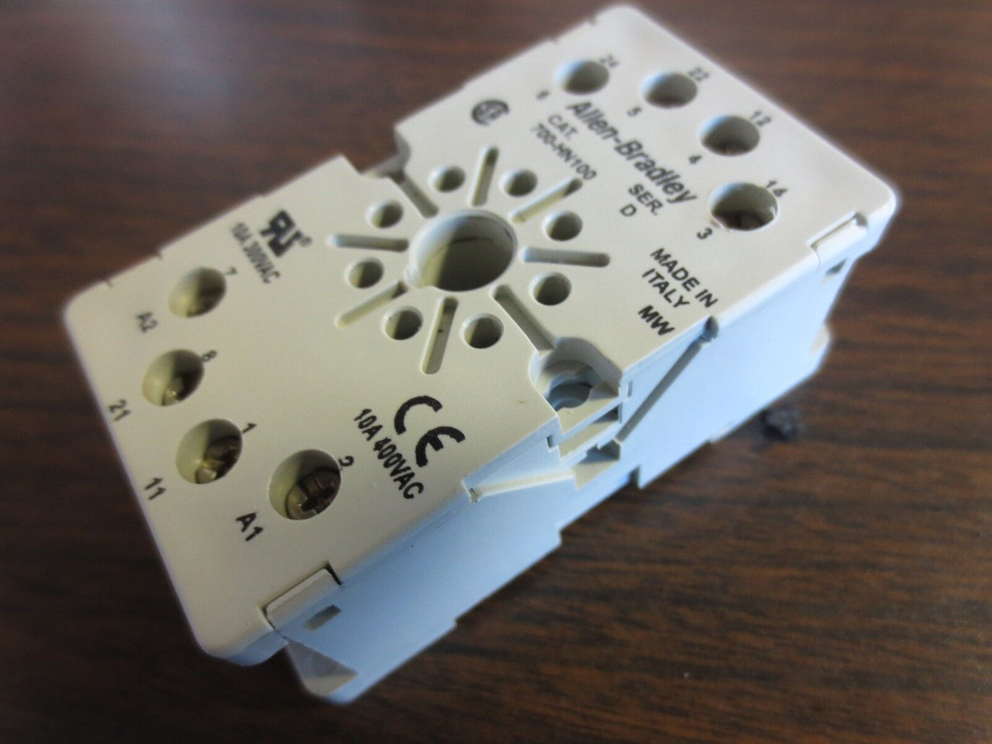 ALLEN-BRADLEY 700-HN100 Ser. D SOCKET BASE