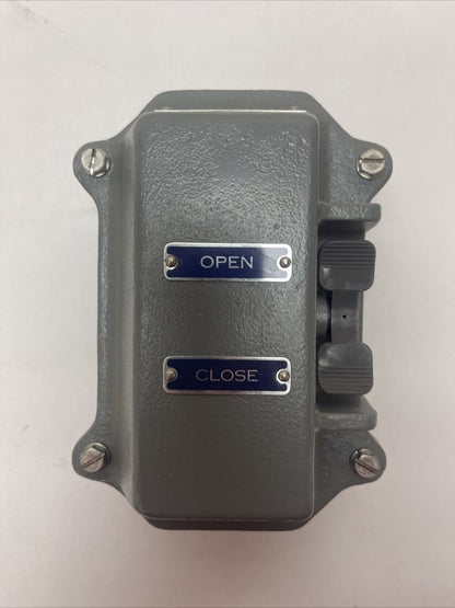 SQUARE D 9001 GW-204 CONTROL STATION SERIES A 600VAC PUSH BUTTON OPEN CLOSE