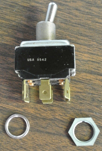 CUTLER-HAMMER 7570K7 TOGGLE SWITCH - "OFF/SPRING-LOADED MOMENTARY ON" 125-250VAC