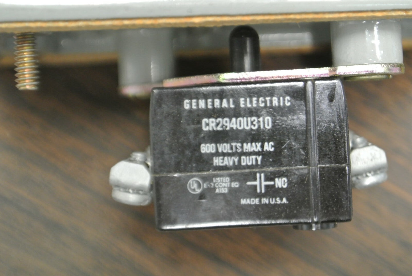 GENERAL ELECTRIC CR2940AP320D OILTIGHT PUNCH PRESS PUSHBUTTON / NEW SURPLUS