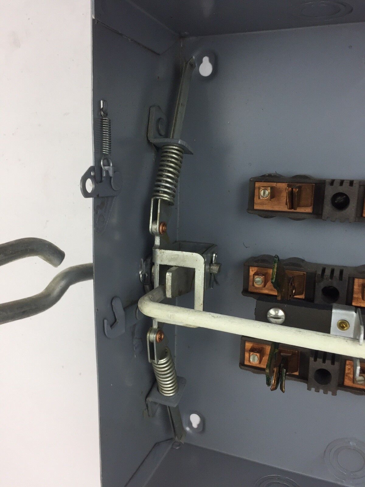 GENERAL SWITCH 63DU SAFETY SWITCH VOLTS 240 AC 60 AMP 3 POLE TYPE: D'BLE THROW