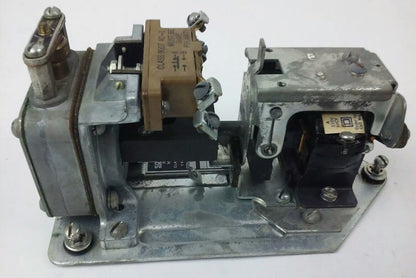 SQ. D CLASS 9050 TYPE RO-9E, AC PNEUMATIC TIMING RELAY, 110V, 60HZ, 15A, NEW