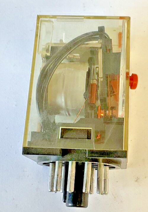 OMRON MK3P5-S RELAY 250VAC 28VDC 10A 50/60HZ ***LOTOF2***