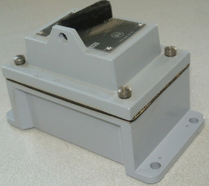 ALLEN-BRADLEY 600-TCX4 MANUAL STARTING SWITCH - TOGGLE - 1 POLE - NEW SURPLUS