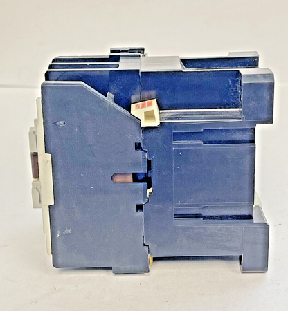 ALLEN BRADLEY - 700-F400A1 SER. B - CONTROL RELAY 120V / 60HZ COIL