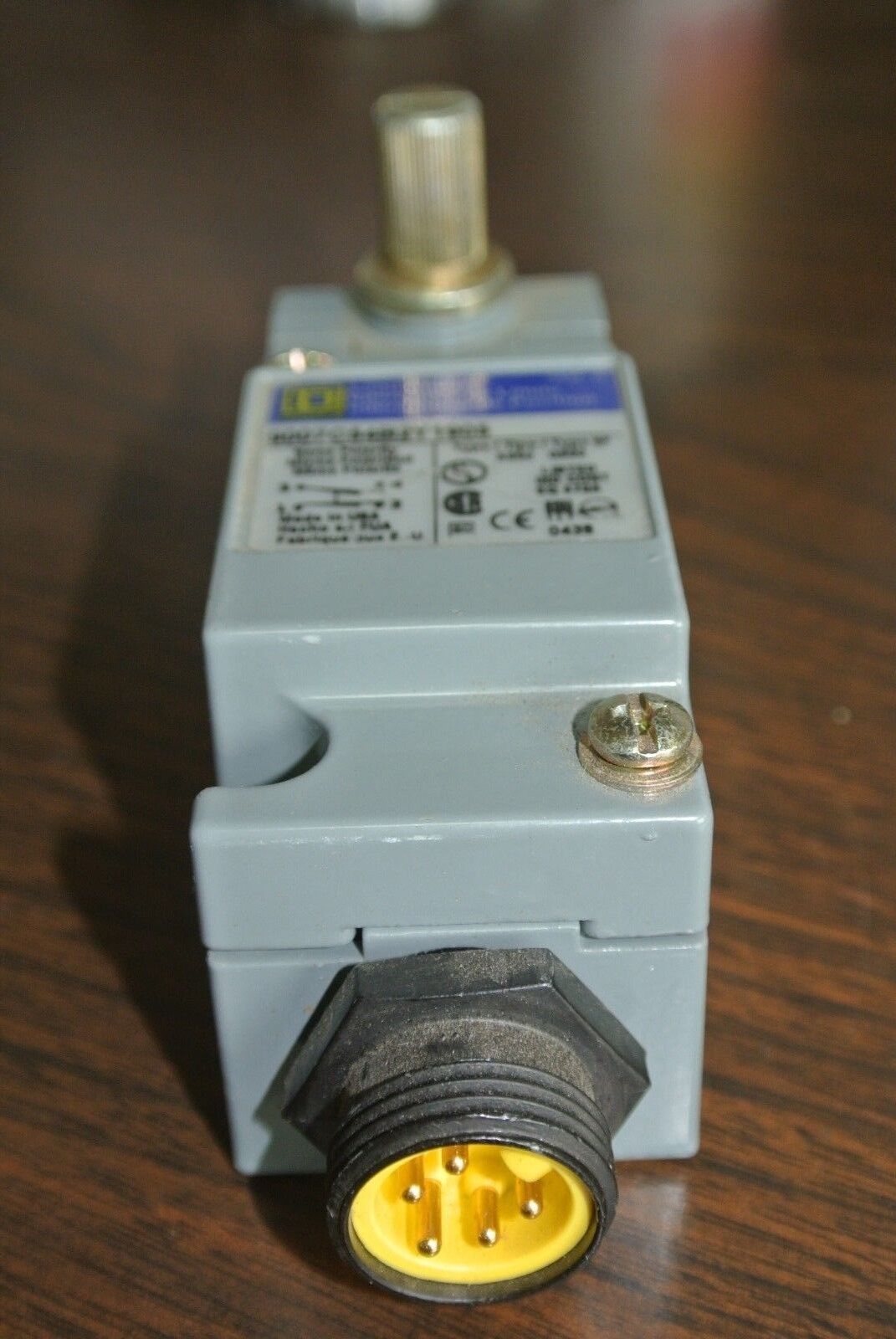 SQUARE D 9007C54B2Y1905 Ser. A - LIMIT SWITCH - NEW SURPLUS - TYPE B OPER. HEAD