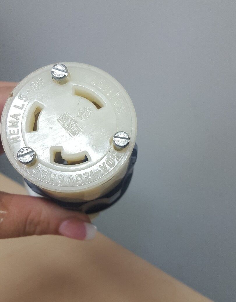 Leviton 2613 30 Amp, 125 Volt, NEMA L5-30R, 2P, 3W, Locking Connector,