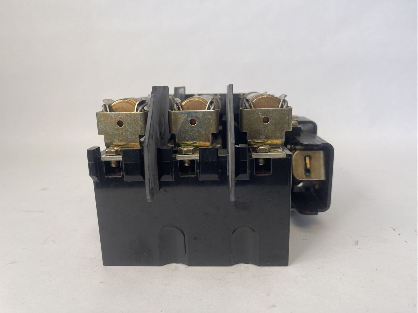 ALLEN BRADLEY 1494V-DS60 DISCONNECT SWITCH 60A 600VAC 250VDC 50HP FRS-R-60 FUSES