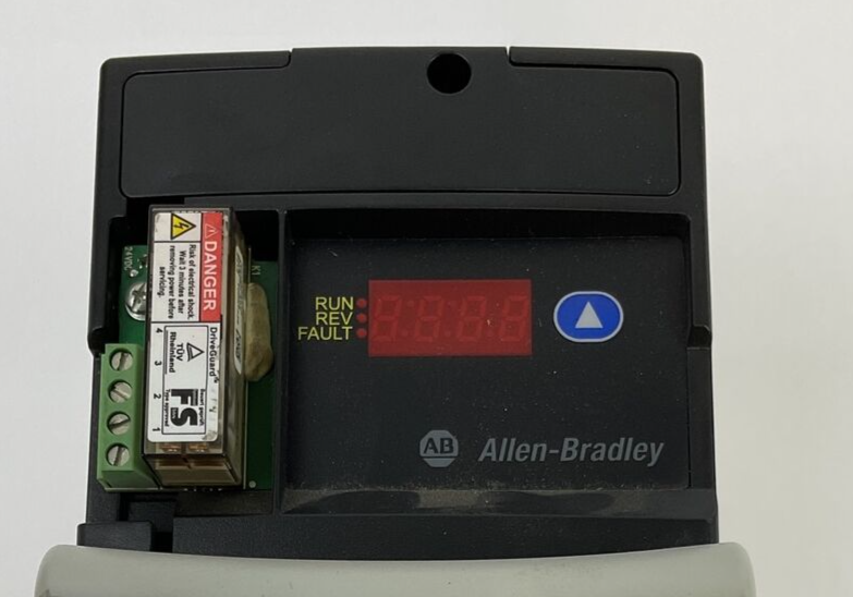 ALLEN BRADLEY 22D-D2P3N104 POWERFLEX 40P 3PHASE 3.2A FRN:2.01  SER.A 1HP
