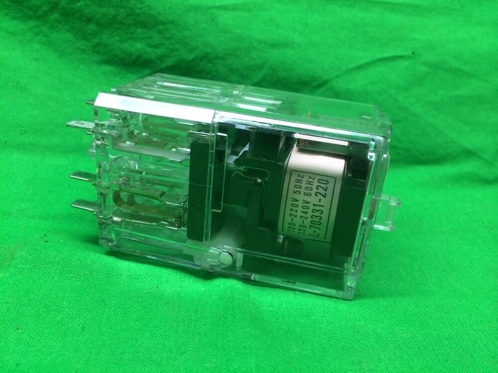 YASKAWA RAP-6 AC MAGNETIC CONTROL RELAY 3a3b 250V AC MAX. 8A, USED