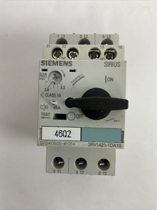SIEMENS 3RV1421-1DA10 CIRCUIT BREAKER 600VAC 3PH 3HP 2.2-3.2A
