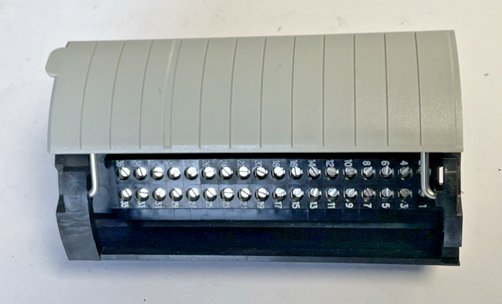 ALLEN BRADLEY 1756-TBCH/A PLUG AND STANDARD COVER. SER. A