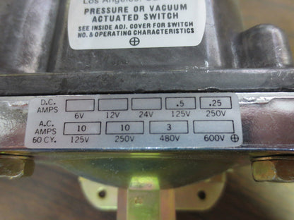 BARKSDALE D1T-M18 TERMINAL BLOCK DIAPHRAGM PRESSURE SWITCH - NEW SURPLUS