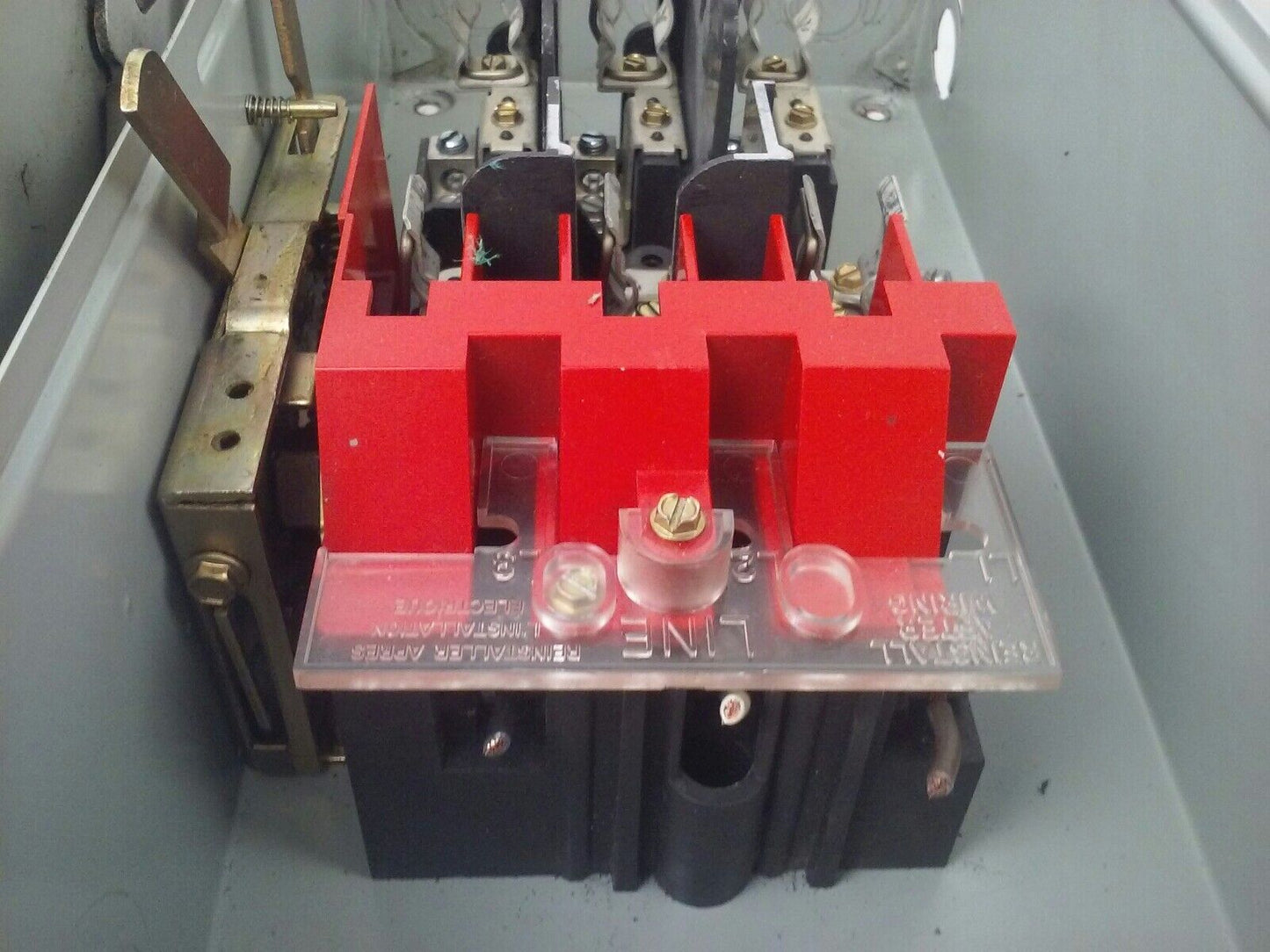 CUTLER HAMMER DH361FGK FUSIBLE SAFETY SWITCH 3P 30A 600VAC 20HP TYPE 1 ENCLOSURE
