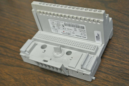 ALLEN-BRADLEY 1794-TB3 TERMINAL BASE / Ser. A, Rev. A02 / 120VAC / 10A
