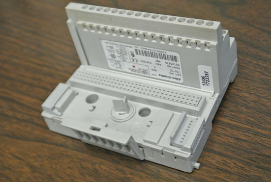 ALLEN-BRADLEY 1794-TB3 TERMINAL BASE / Ser. A, Rev. A02 / 120VAC / 10A