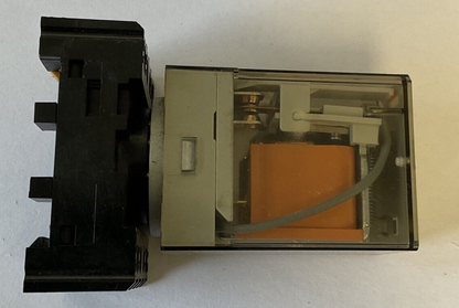 ALLEN BRADLEY 700-HA32A12 RELAY SER.D 12VAC 10A****LOTOF2****