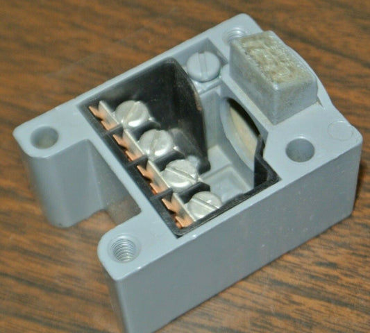 SQUARE D 9007 CT52 / HEAVY DUTY LIMIT SWITCH BASE / RECEPTACLE / NEW SURPLUS