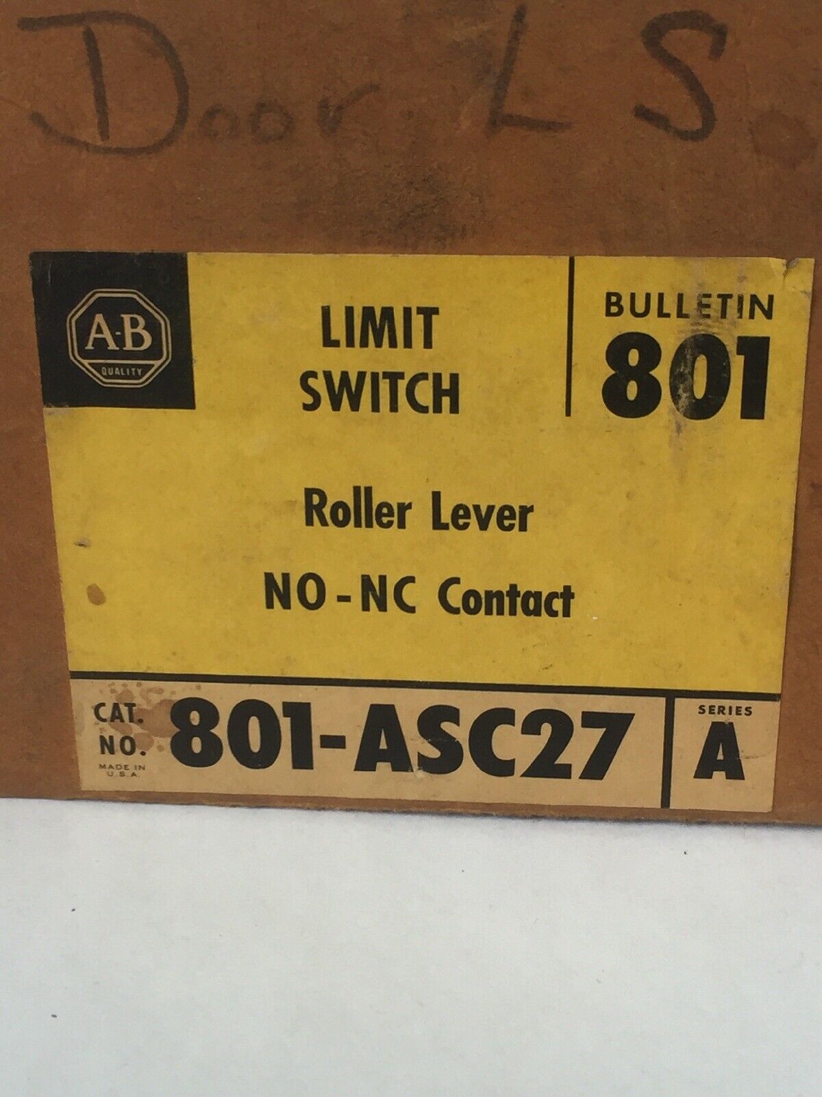 ALLEN BRADLEY 801-ASC27 LIMIT SWITCH ROLLER LEVER NO-NC CONTACTS 600V AC/DC