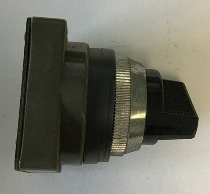 IDEC ASS-300-B SELECTOR SWITCH ***LOTOF25***