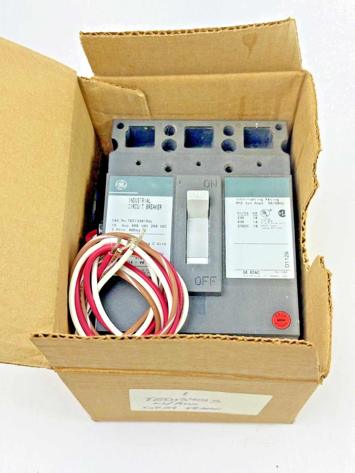 GE - TED134015 - IND. CIRCUIT BREAKER W/ AUX SWITCH - 15A, 480 VDC, 3 POLE - NEW