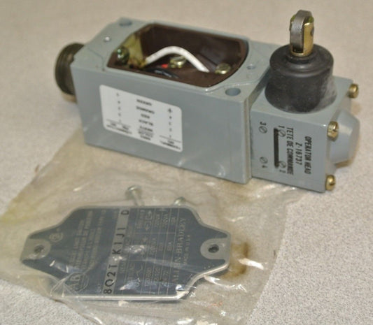 ALLEN-BRADLEY 802T-K1J1 OILTIGHT LIMIT SWITCH Ser. D / NON-PLUG-IN / NEW SURPLUS