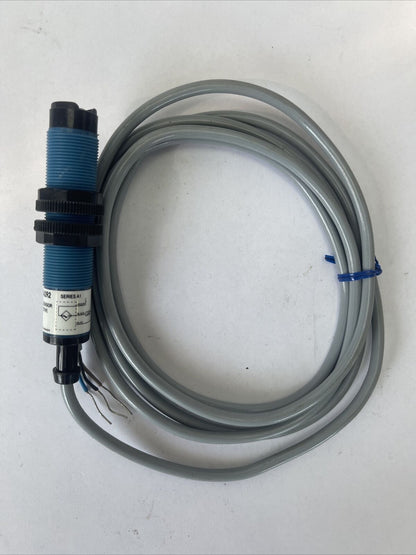 CUTLER HAMMER E58CAL18A2R2 PHOTOELECTRIC TUBULAR SENSOR SERIES A1 120VAC 200mA