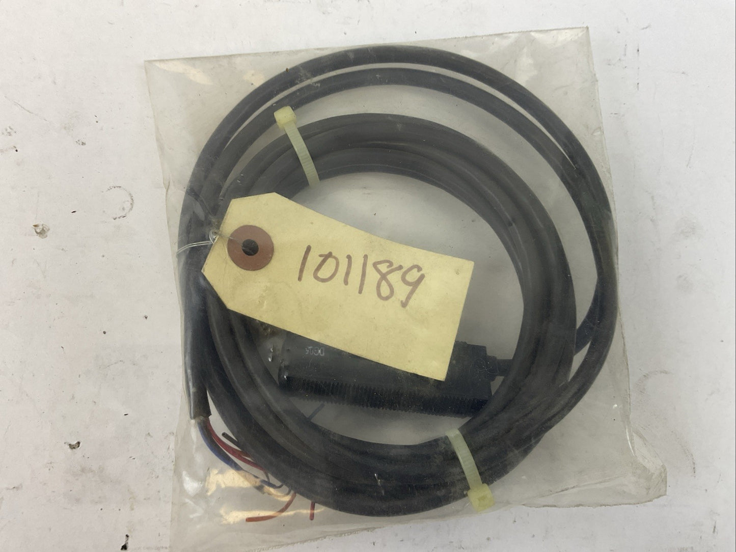 ALLEN BRADLEY 42SRU-6002 SER B 10-30VDC 1 WATT PHOTO SWITCH