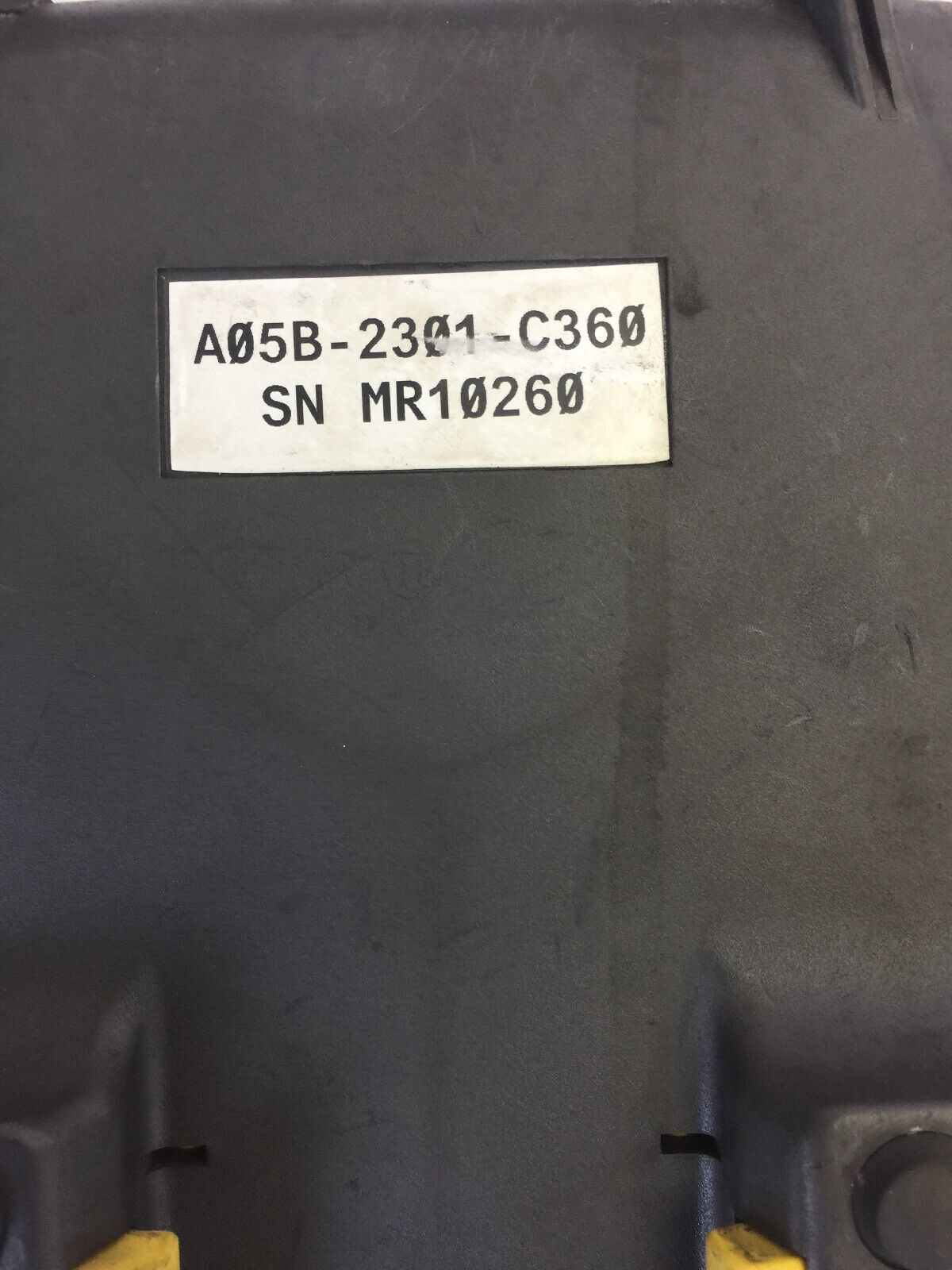 FANUC A05B-2301-C360 TEACH PENDANT PLASTIC HANDLE HAS A CRACK IN IT