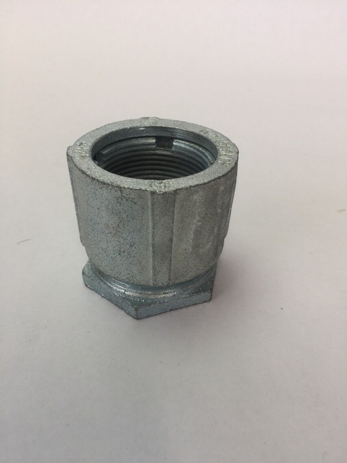 O-Z / GEDNEY 4-125 3-PIECE CONDUIT COUPLINGS 1 1/4" (BOX OF 5)