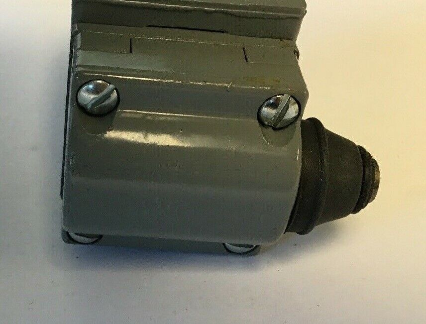 SQUARE D CLASS 9007 TYPE B52G HEAVY DUTY LIMIT SWITCH SER.B