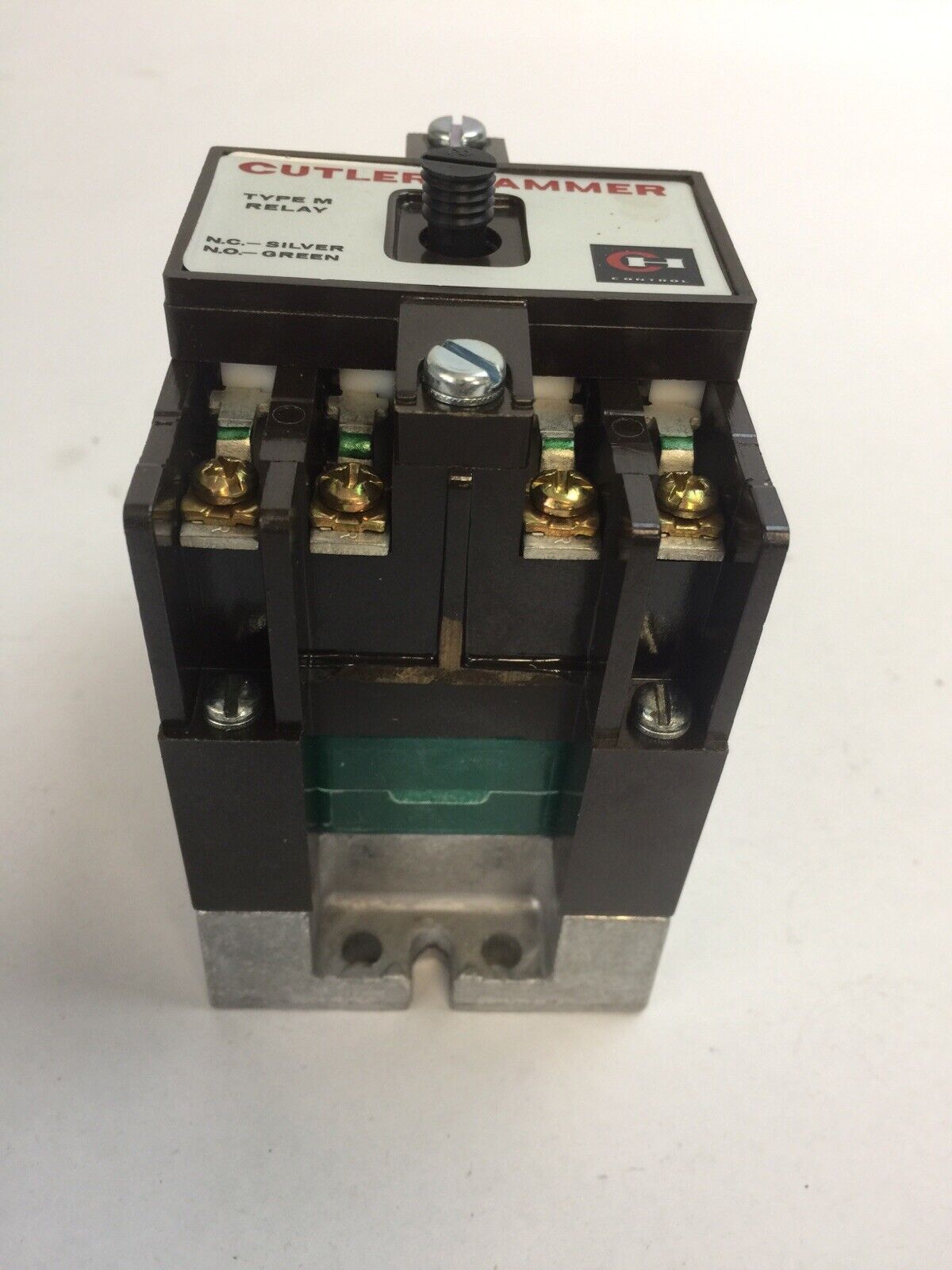 CUTLER HAMMER D26MR40B TYPE "M" RELAY 600V 4NO 0NC COIL 240/220V 60/50CY 9-1989-