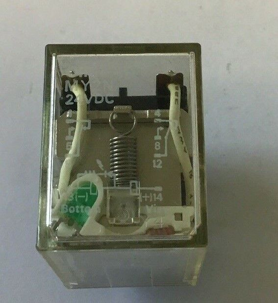 OMRON MY2N RELAY 100/110VAC 50/60HZ ***(LOTOF2)***