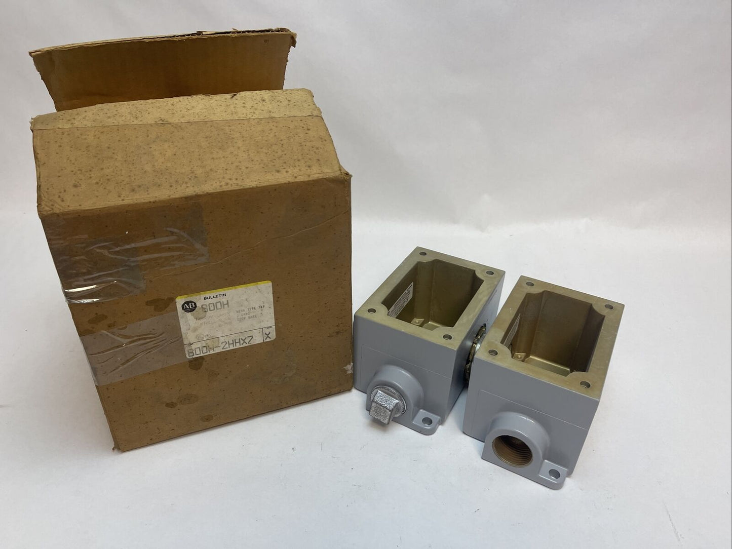 ALLEN BRADLEY 800H-2HHX7 SERIES X HEAVY DUTY ENCLOSURE BASE NEMA TYPE 7&9 2 GANG