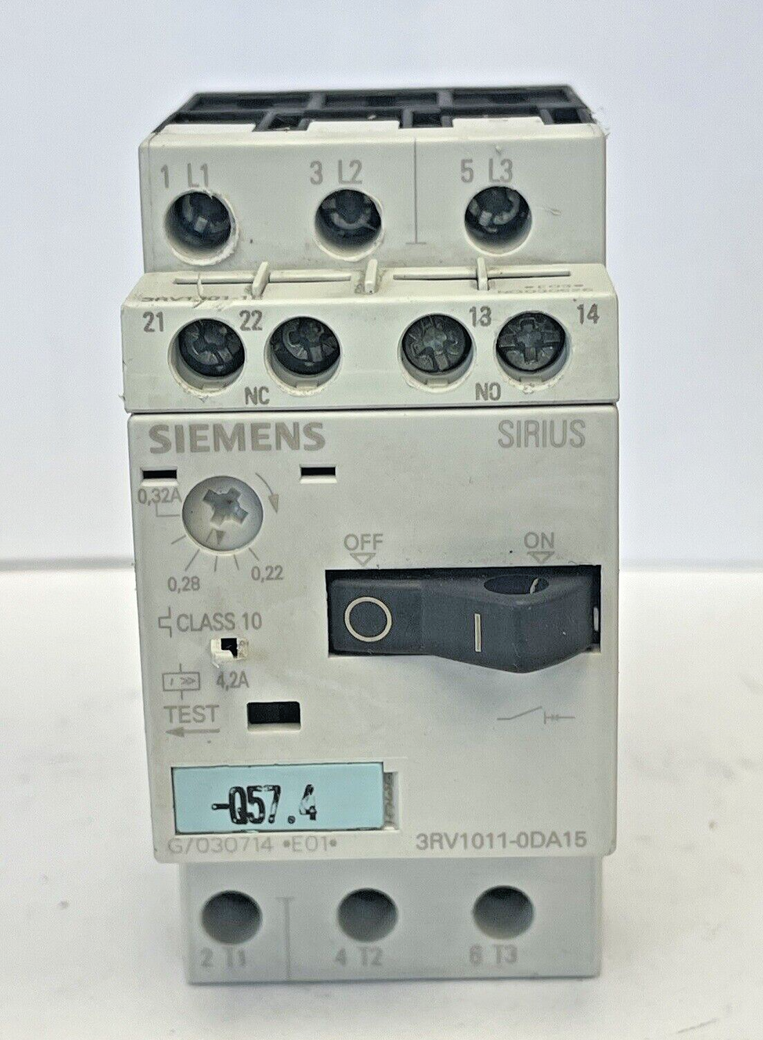 SIEMENS - 3RV1011-0DA15 & 3RV1901-1E-CIRCUIT BREAKER W/ SWITCH TRANSVERSE