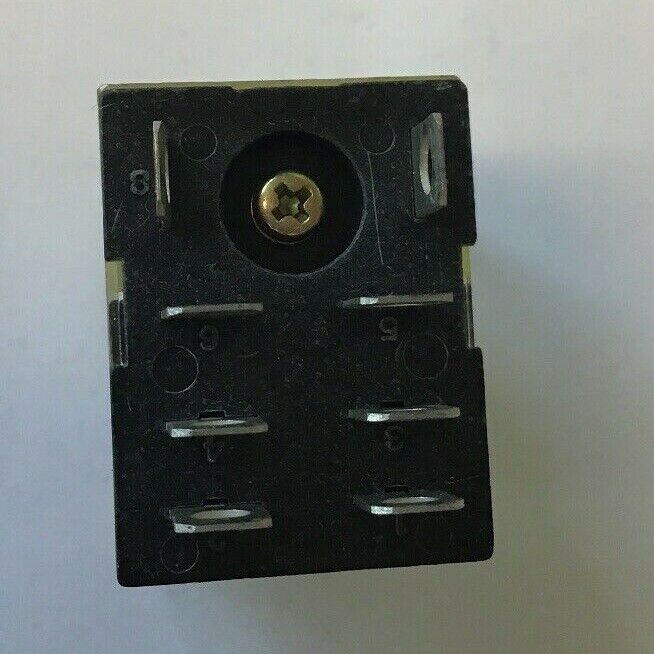 OMRON LY2 RELAY 240VAC 10A***LOTOF5***