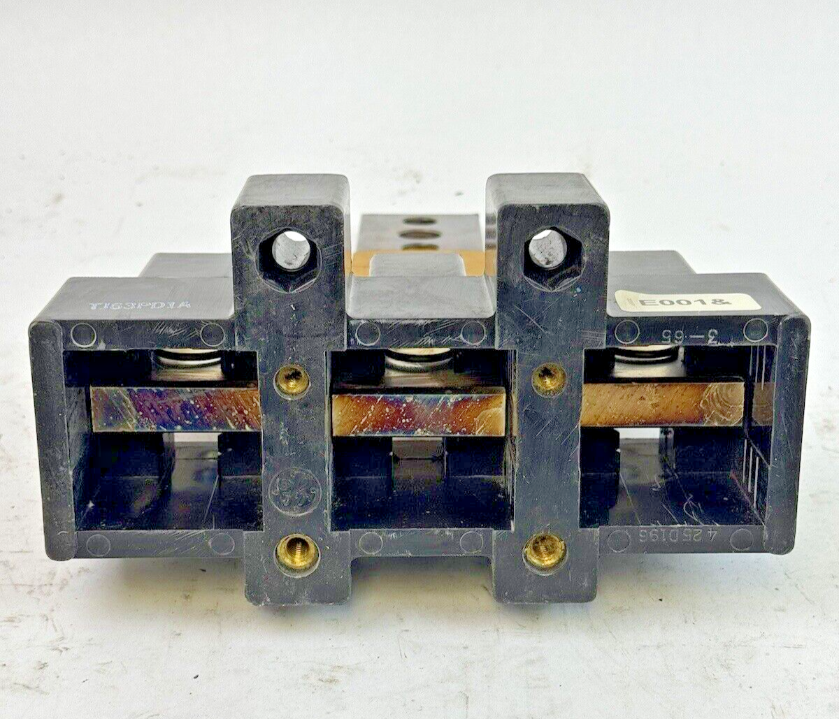 GE - TJ63PD1A - PLUG-IN MOUNTING BASE ASSEMBLY - TYPE TJ - NEW OLD STOCK