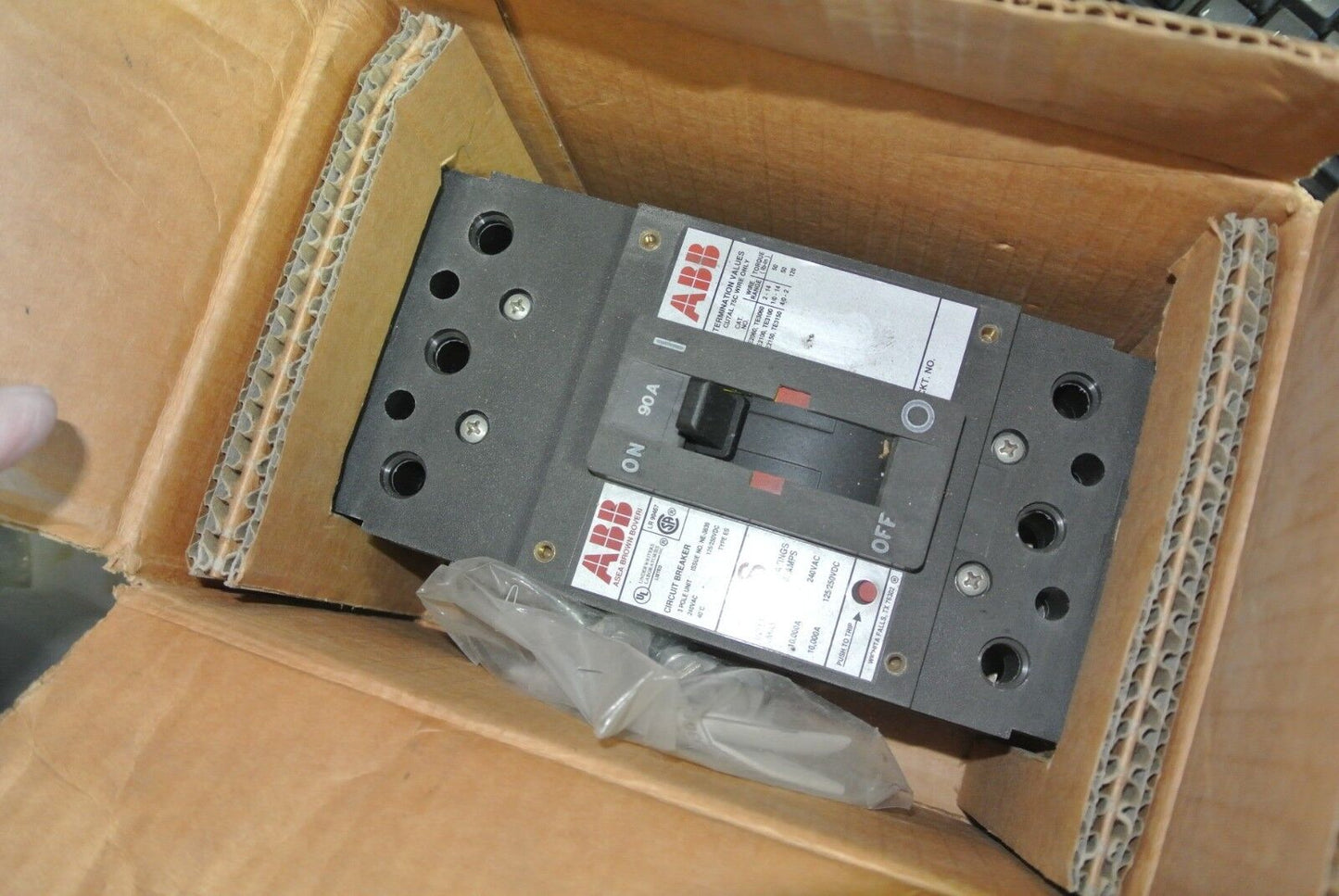 ABB ESB23090L CIRCUIT BREAKER 240V, 90A, 3-POLE - NEW SURPLUS
