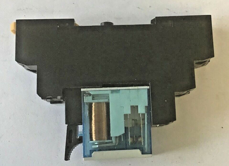 ALLEN BRADLEY 700-HN121 SER.A 10A 250VAC W/ 700-HK36Z24 RELAY SER.B ***LOTOF2***