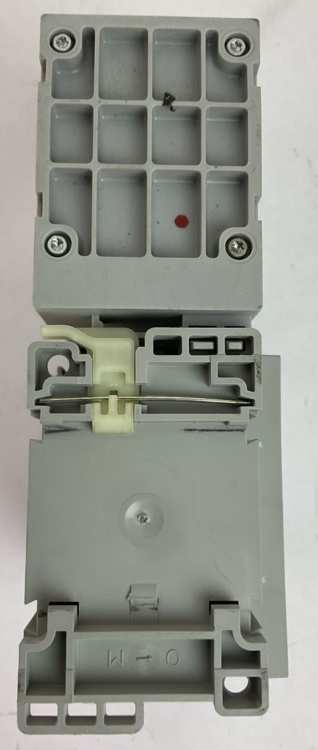 ALLEN BRADLEY STARTER (300-BOE*930 SER B 600VAC 27A 10HP+193-EEDD SER C+100-S)