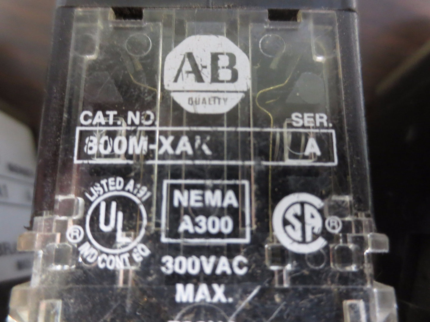 ALLEN-BRADLEY 800MR-A1, 800MR-A2, 800MR-A6 PUSHBUTTONS & 2-POS. SELECTOR SWITCH
