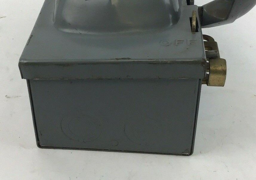 SQUARE D H-221 SAFETY SWITCH SER.A2 30A 240VAC/250VDC 5HP