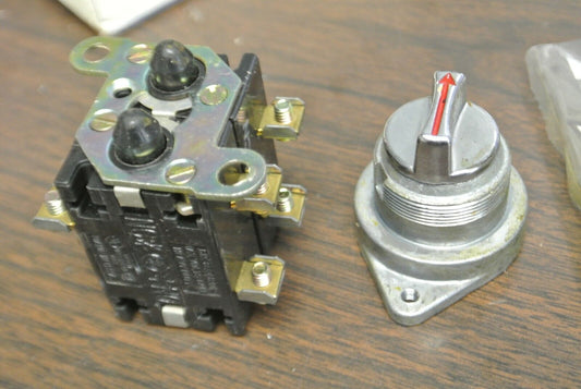 GENERAL ELECTRIC CR2940UB203M HD OILTIGHT SELECTOR SWITCH / RED / NEW SURPLUS