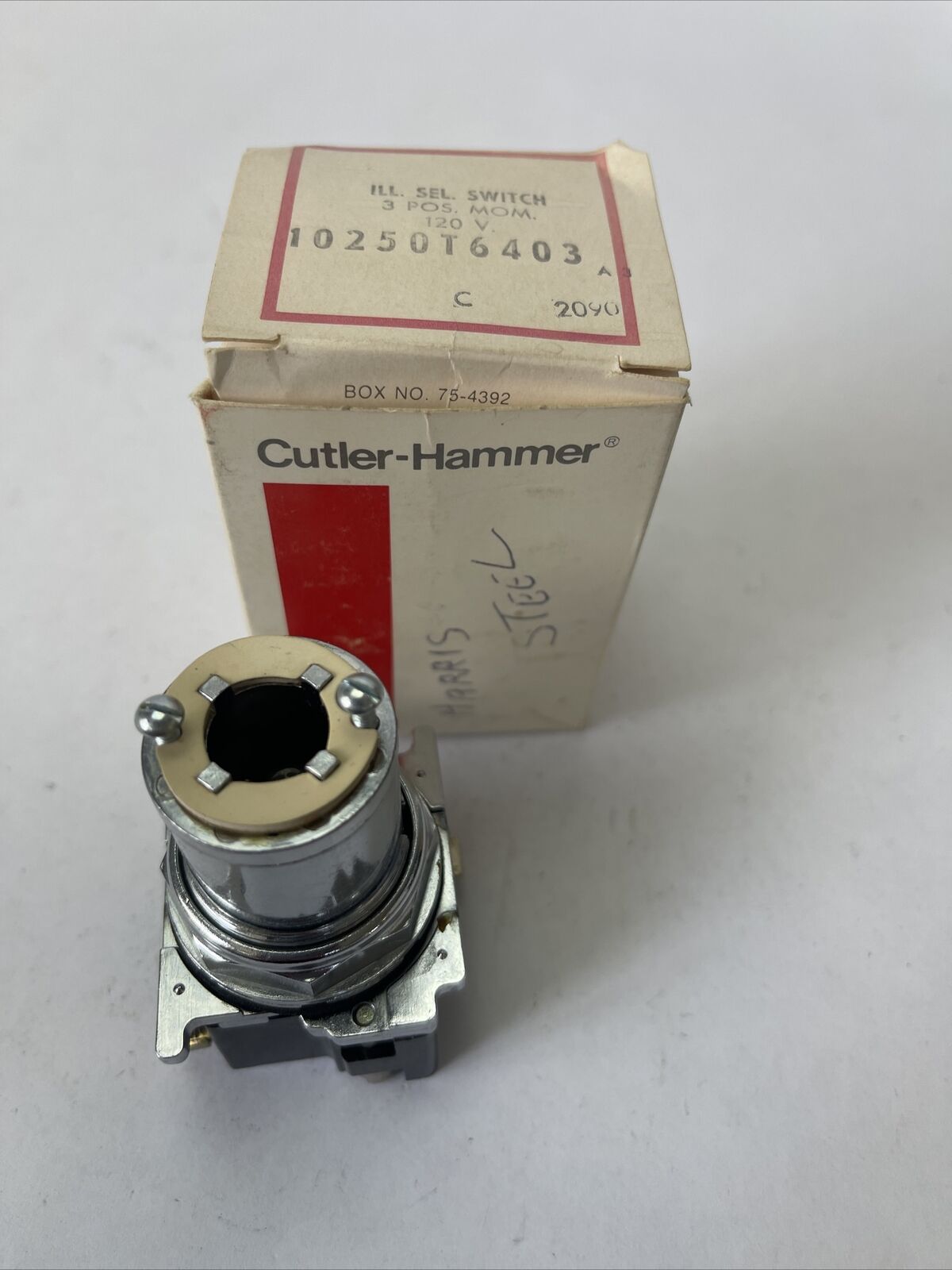 CUTLER HAMMER 10250T6403 ILL. SELECTOR SWITCH 3 POS. MOM. 120V