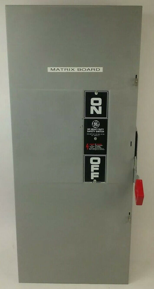 GE TH4324 MODEL 7 FUSIBLE SAFETY SWITCH 3P 200A 240V 60HP TYPE 1 INDOOR