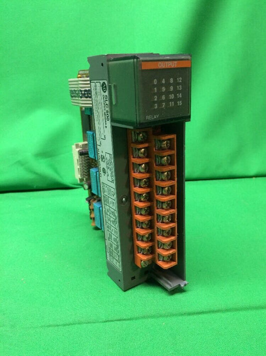 ALLEN BRADLEY SLC 500 1746-OW16 SER C OUTPUT MODULE