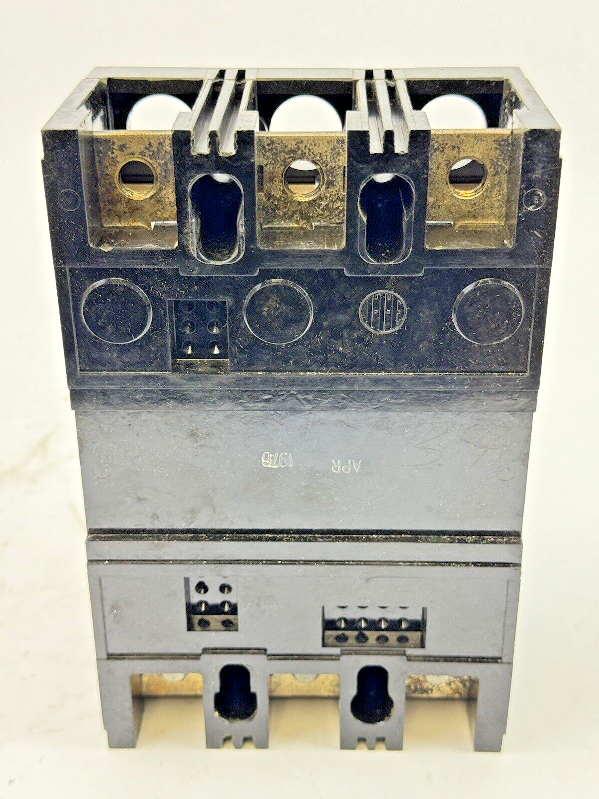 ITE - QJ3-H225 - MOLDED CASE CIRCUIT BREAKER - 3 POLE, 240 VAC, 225 A - NEW