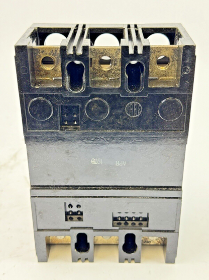 ITE - QJ3-H225 - MOLDED CASE CIRCUIT BREAKER - 3 POLE, 240 VAC, 225 A - NEW