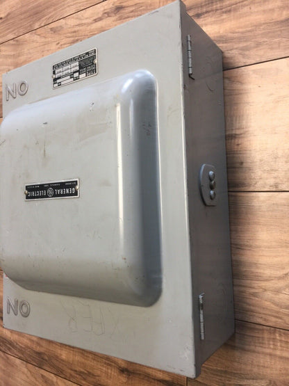 GE TC35323 TYPE HD ENCLOSED SAFETY ELECTRIC SWITCH 100A 240VAC 3P 7.5HP DOUBLE