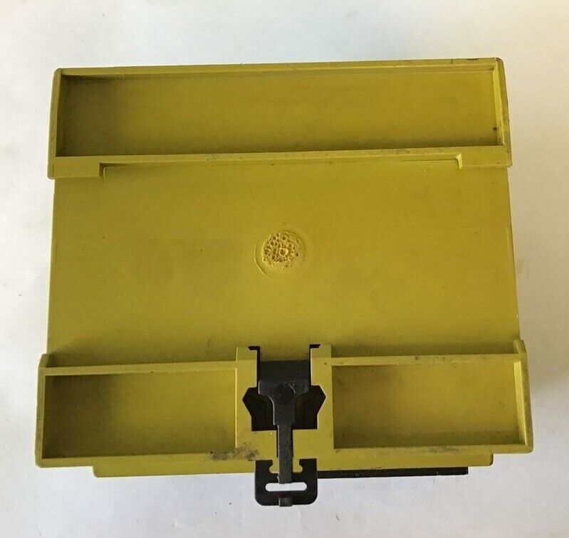 PILZ PZE9 110VAC/8S1O SAFTEY RELAY 110VAC 10,5VA 50-60HZ